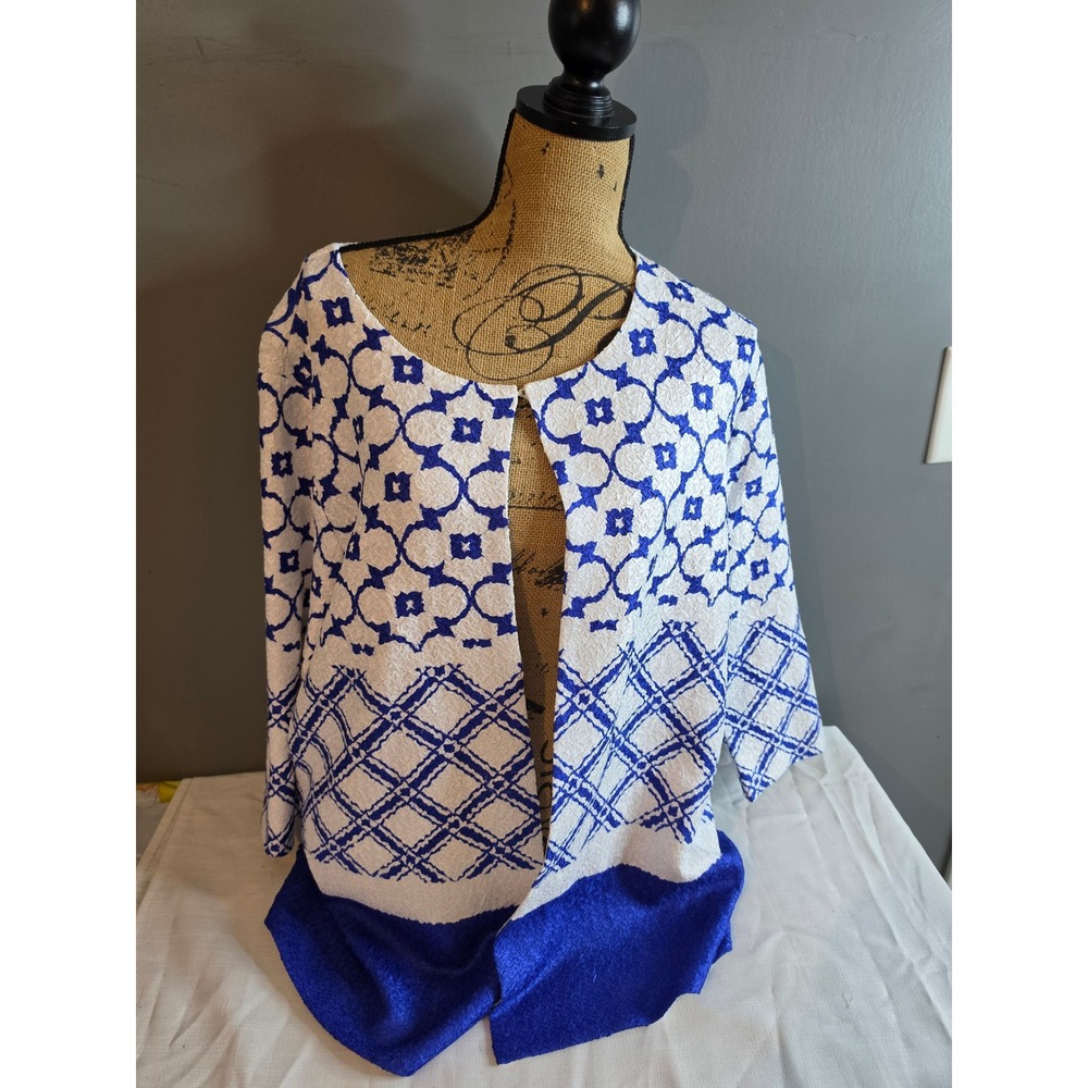 Chicos Travelers Blue White Geometric Floral Open Jacket Size 2 Large 12/14